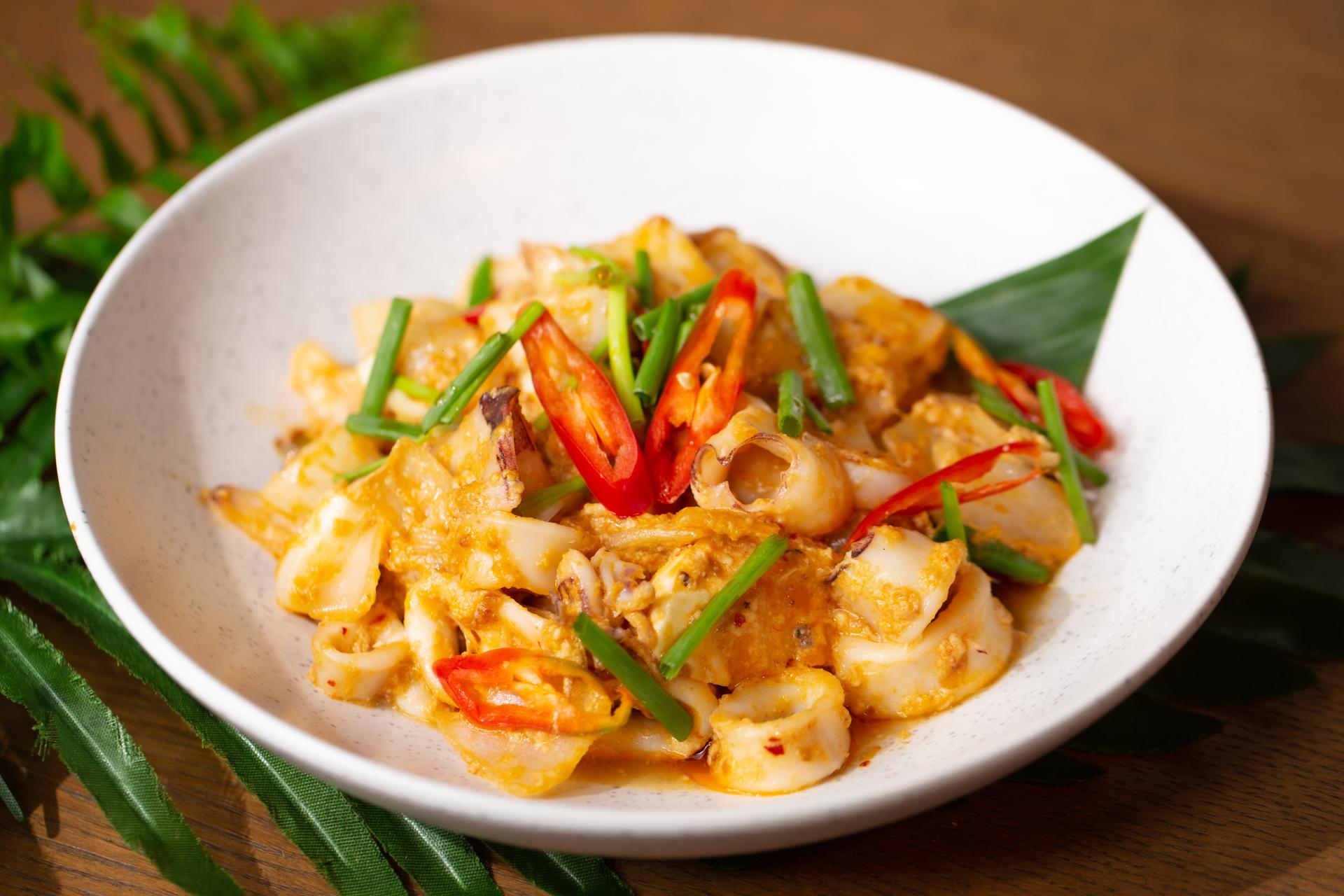 Mực chiên mắm tỏi hấp dẫn